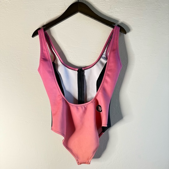 Wildfox Maui Scuba Style Swimsuit in Pink Corvette Size Medium - Picture 5 of 10
